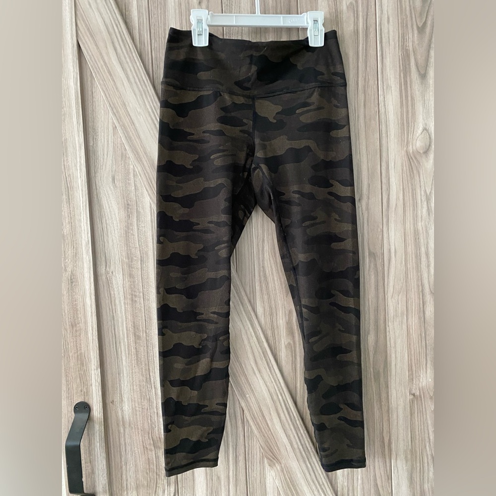 Raemode Camo Leggings Sz medium